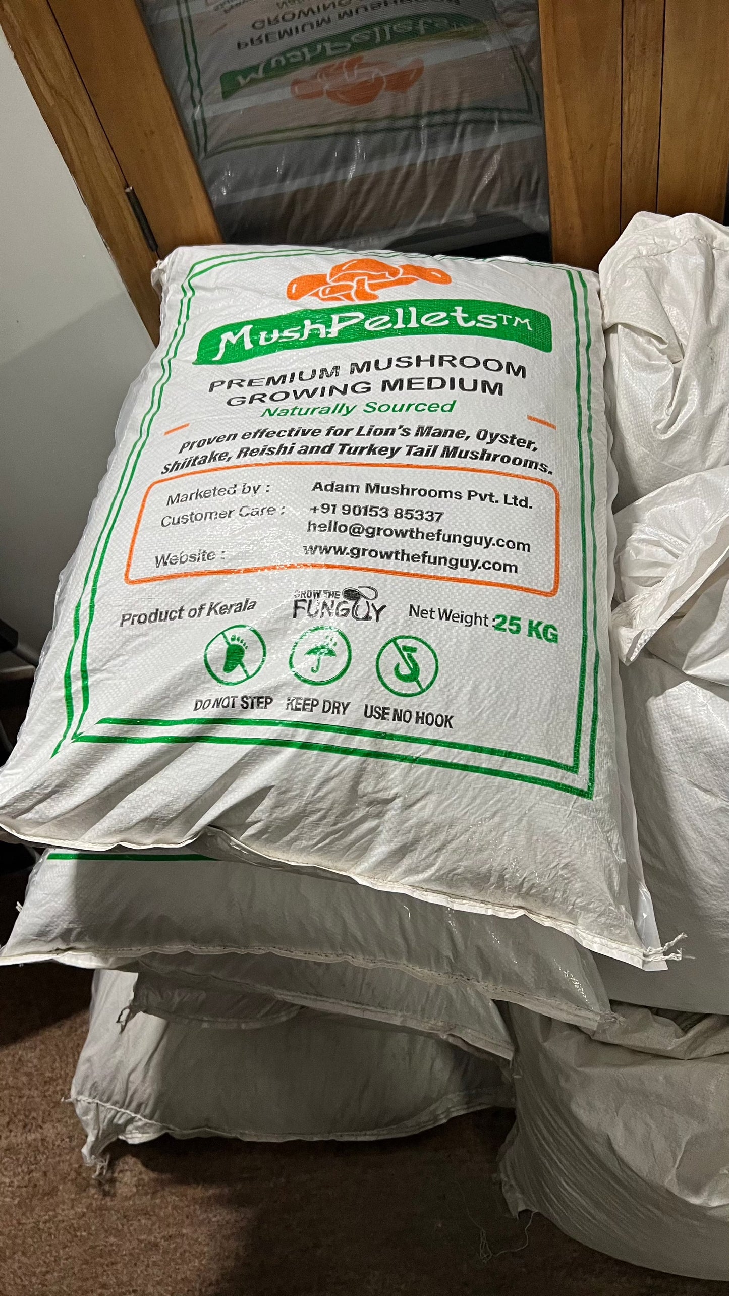 MushPellets Improved - Premium mushroom grow medium for Wood loving species -